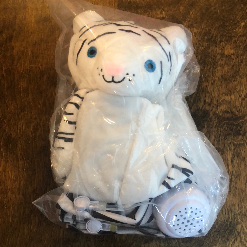 Sound box, White Tiger‎ Love by Emi